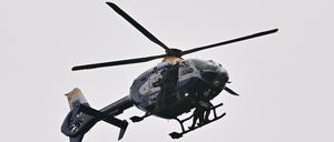 Ein Polizeihubschrauber im Einsatz.