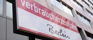 Ein Schild der Verbraucherzentrale in der Ordensmeisterstraße Berlin-Tempelhof.