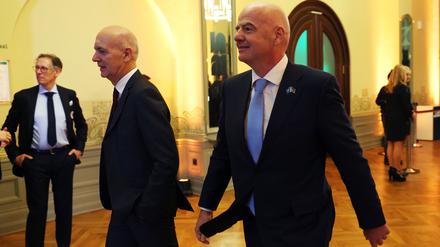 FIFA-Präsident Infantino mit DFB-Präsident Bernd Neuendorf in Leipzig. 