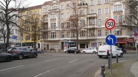 Eine rätselhafte Verkehrsführung am Amtsgerichtsplatz in Berlin-Charlottenburg.