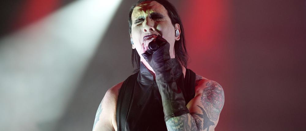Marilyn Manson tritt im Byline Bank Aragon Ballroom in Chicago auf.