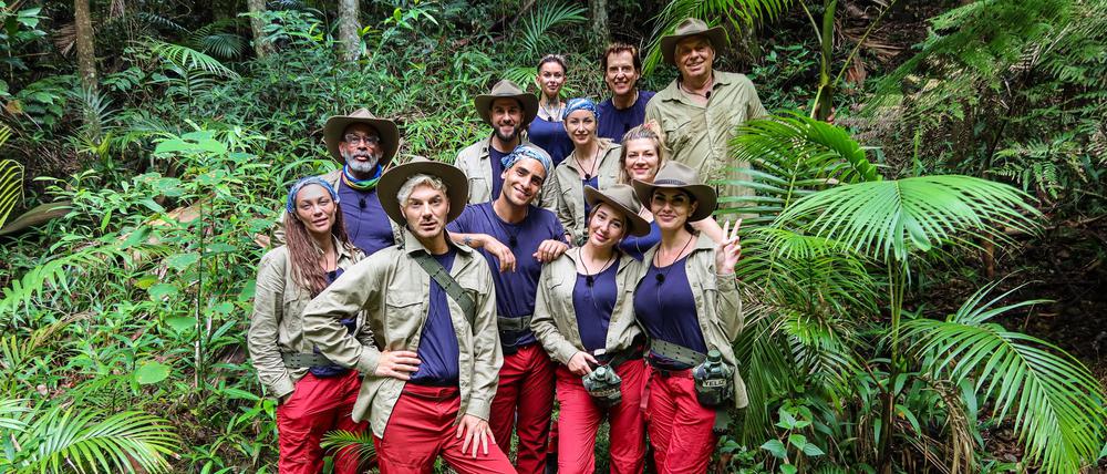 Angekommen im australischen Dschungel (von links): Lilly Becker, Pierre Sanoussi-Bliss, Sam Dylan, Maurice Dziwak, Timur Ülker, Edith Stehfest, Anna-Carina Woitschack, Alessia Herren, Jörg Dahlmann, Nina Bott, Yeliz Koc und Jürgen Hingsen.