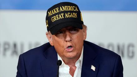 Trump ordnet Stopp von Auslandshilfen an. 