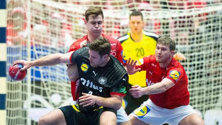 Bloß nicht den Ball verlieren. Dank Harz haben die Handballer um Johannes Golla etwas mehr Grip.
