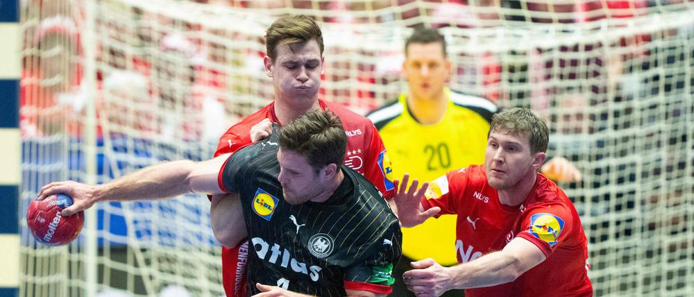 Bloß nicht den Ball verlieren. Dank Harz haben die Handballer um Johannes Golla etwas mehr Grip.
