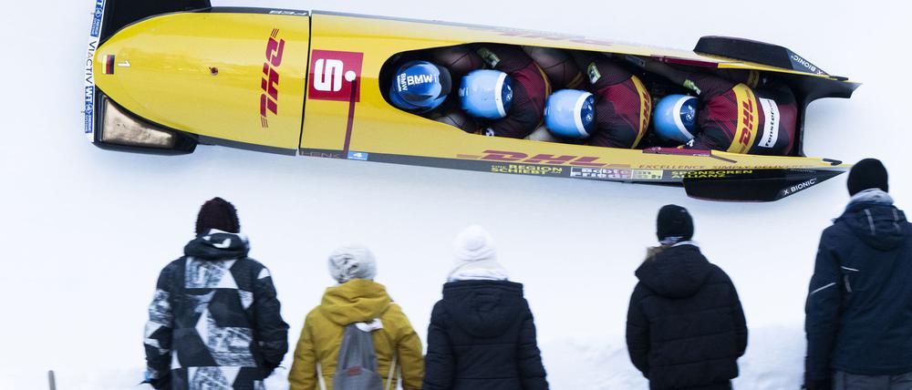 Francesco Friedrich musste sich beim Viererbob-Weltcup in St. Moritz erneut dem Briten Brad Hall geschlagen geben.