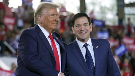 Stoppen Auslandshilfen: US-Präsident Trump und sein Außenminister Rubio – hier im Wahlkampf. 