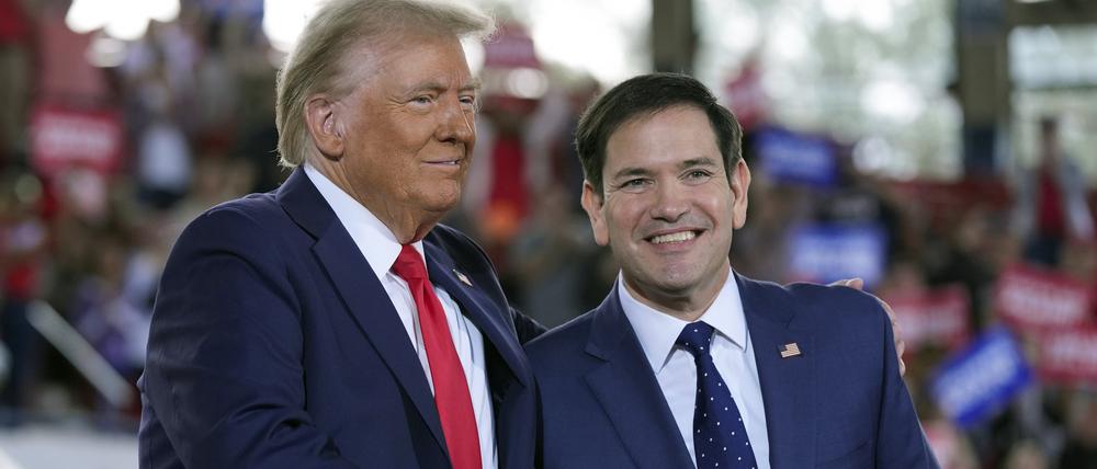 Stoppen Auslandshilfen: US-Präsident Trump und sein Außenminister Rubio – hier im Wahlkampf.