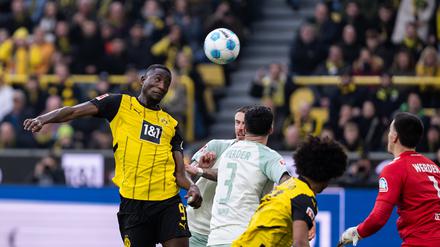 Sehrou Guirassy brachte den BVB in Unterzahl in Führung.