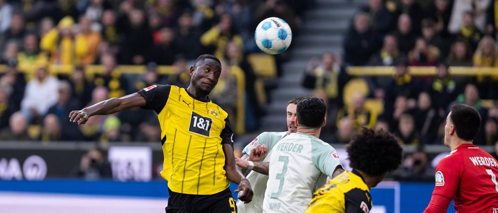 Sehrou Guirassy brachte den BVB in Unterzahl in Führung.