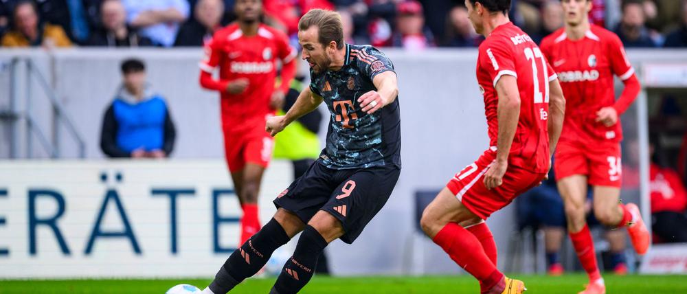 Harry Kane (l) trifft wieder aus dem Spiel heraus.