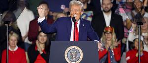 US-Präsident Donald Trump kokettiert bei einer Rede in Las Vegas mit der Idee, für mehr als zwei Amtszeiten im Weißen Haus zu bleiben.
