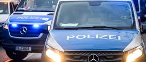 Ein Unbekannter soll einen 20-Jährigen im Streit mit einem Messer schwer verletzt haben. (Symbolbild)