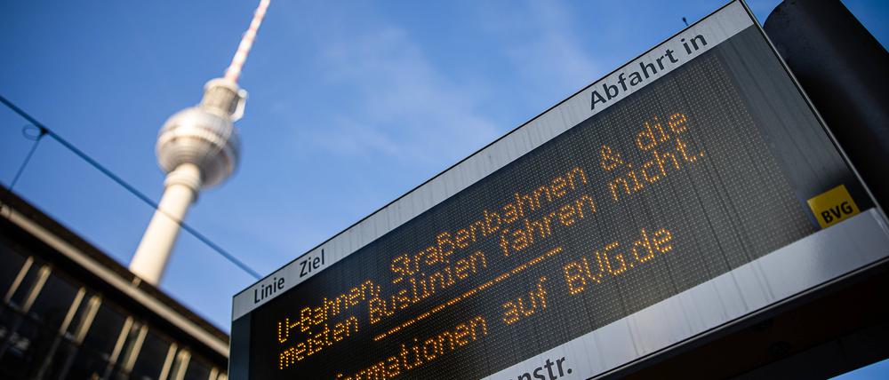Tram-Station der BVG am Bahnhof Alexanderplatz.
