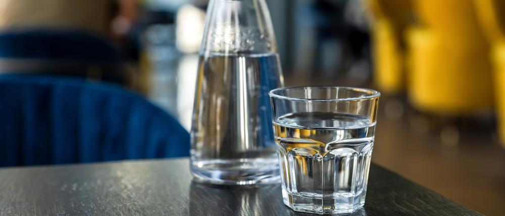 In Deutschland nicht üblich: eine Karaffe Leitungswasser im Restaurant oder Café.