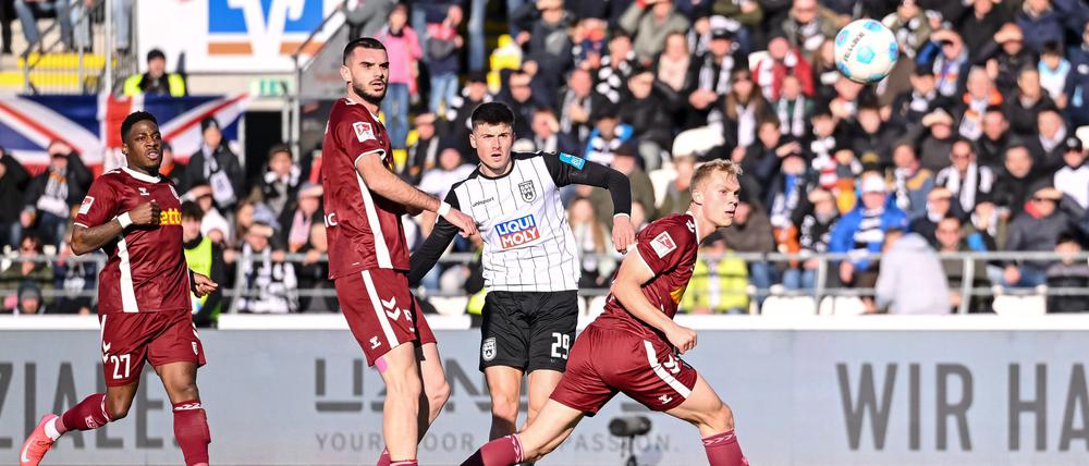 Hattrick perfekt: Ulms Telalović trifft zum 3:0 gegen Regensburg.
