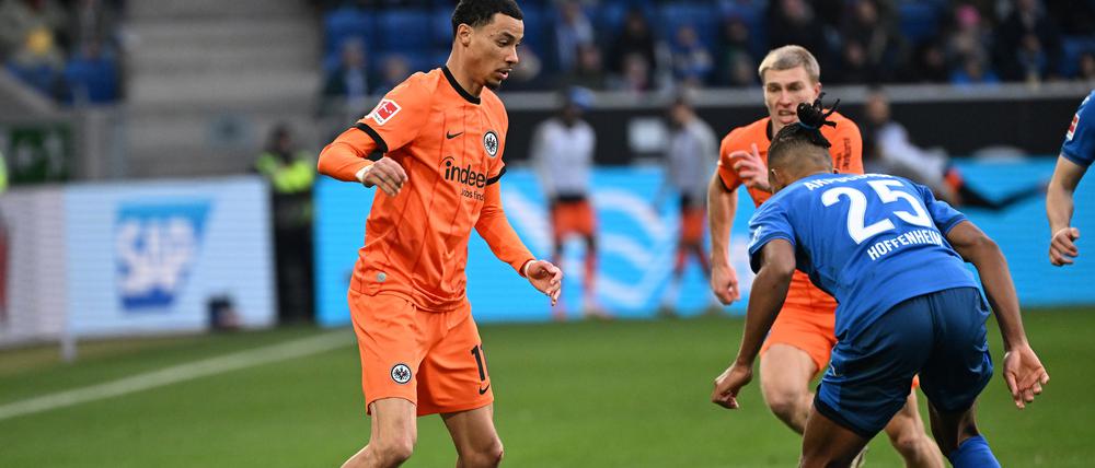 Hugo Ekitiké (l.) zeigte sich nach dem Abgang von Omar Marmoush treffsicher für die Eintracht.