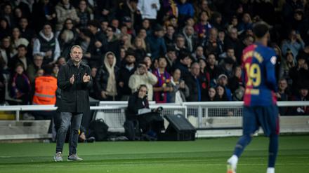 Hatte gegen Valencia - und diese Saison - oft Grund zum Klatschen: Trainer Hansi Flick.
