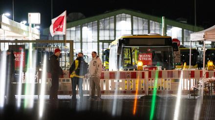 Um 3 Uhr nachts hatte am Montag der erste Warnstreik begonnen
