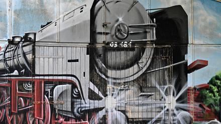 Auf dem Vereinsgelände des Eisenbahnersportvereins Lok Potsdam in der Berliner Straße.