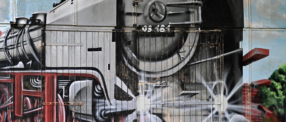 Auf dem Vereinsgelände des Eisenbahnersportvereins Lok Potsdam in der Berliner Straße.