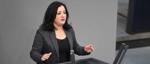 Die Bundestagsabgeordnete und Linken-Politikerin Gökay Akbulut wurde laut eigenen Angaben während einer Zugfahrt am vergangenen Samstagabend körperlich und verbal angegriffen. 