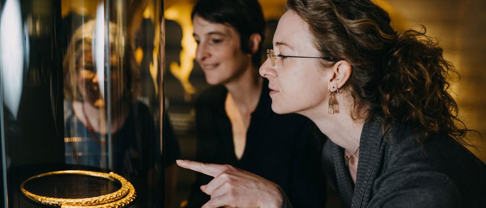Arbeitstreffen der Wissenschaftlerinnen: rechts Charlotte Wenke, links daneben Isabelle Dolezalek von der TU Berlin. 