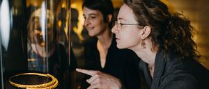 Arbeitstreffen der Wissenschaftlerinnen: rechts Charlotte Wenke, links daneben Isabelle Dolezalek von der TU Berlin. 