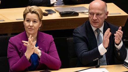 Wirtschaftssenatorin Franziska Giffey (SPD) und Kai Wegner (CDU), Regierender Bürgermeister von Berlin