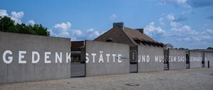 Eingang zur Gedenkstätte und Museum Sachsenhausen: Am 27. Januar 1945 hatten sowjetische Truppen die Überlebenden des deutschen Vernichtungslagers Auschwitz im besetzten Polen befreit. Seit 1996 wird der Tag in Deutschland als Holocaust-Gedenktag begangen. (Archivbild)