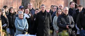 Oberbürgermeister Mike Schubert und Wissenschafts- und Kulturministerin Manja Schüle (beide SPD) beim Gedenken am Willi-Frohwein-Platz.