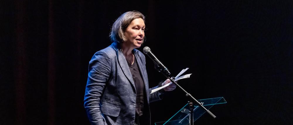 Ungebremst. Monika Rinck in der Volksbühne Berlin.