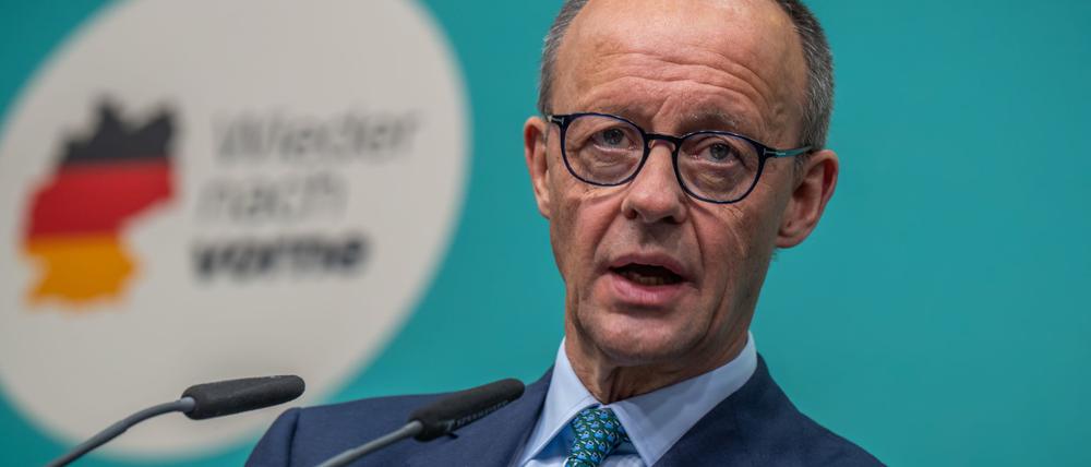 Unionskanzlerkandidat Merz will mit Bundestagsanträgen eine härtere Migrationspolitik erreichen.
