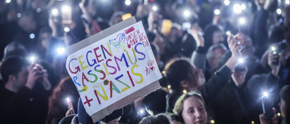 Demonstration und Lichtermeer gegen rechts am Brandenburger Tor in Berlin am 25.01.2025. 