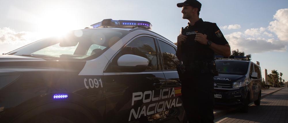 Bei einem Autounfall auf der Urlaubsinsel Mallorca sind sechs Menschen verletzt worden. Ein Auto fuhr in eine Radlergruppe.
