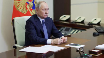 Der russische Präsident Wladimir Putin bei einer Sitzung in der staatlichen Residenz Novo-Ogaryovo außerhalb von Moskau.