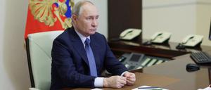 Der russische Präsident Wladimir Putin bei einer Sitzung in der staatlichen Residenz Novo-Ogaryovo außerhalb von Moskau.