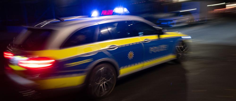 Mann in Bahnhof rassistisch angegriffen und verletzt. (Archivbild)