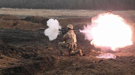 Die Ukraine verteidigt sich bereits seit fast drei Jahren gegen Russland.