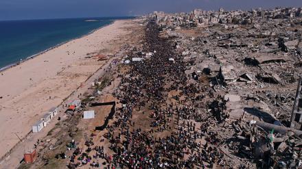 Laut der Hamas und den Vereinten Nationen sind Hunderttausende Vertriebene in den Norden Gazas zurückgekehrt.  