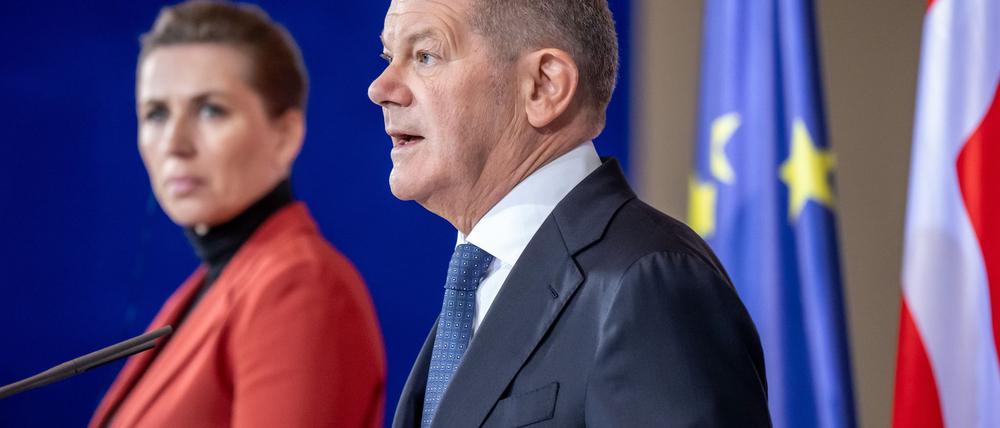 US-Präsident Trump macht wegen Grönland massiv Druck auf Dänemark. Ministerpräsidentin Mette Frederiksen stimmt sich nun mit Kanzler Scholz ab und reist auch nach Paris und Brüssel.