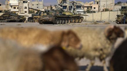 In Syrien hat die mit Al-Kaida verbundene Gruppe Hurras al-Din ihre Auflösung verkündet.