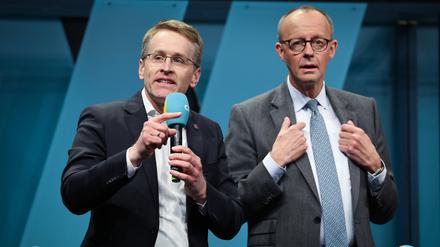Daniel Günther und Friedrich Merz am 20. Januar bei einer Wahlkampfveranstaltung der CDU in Flensburg.