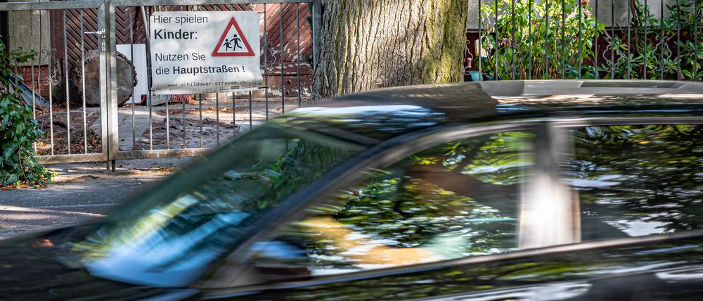 Die Schildower Straße am Waldsee verbindet Berlin mit Glienicke Nordbahn in Brandenburg.
