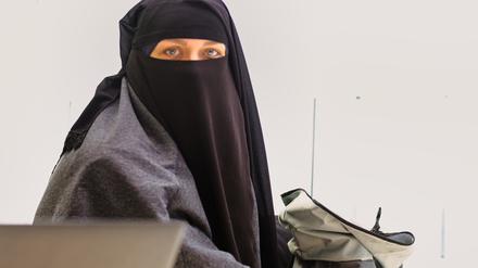 Die Klägerin im Berliner Verwaltungsgericht. 