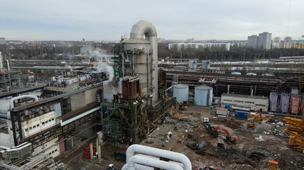 Auch das gigantische Abzugsrohr der Braunkohleanlage wird verschwinden.