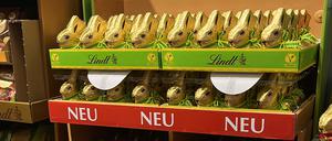 Frohe Ostern bei Edeka am Prager Platz in Wilmersdorf.