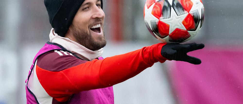 Harry Kane ist vor dem Spiel gegen Bratislava bester Laune.