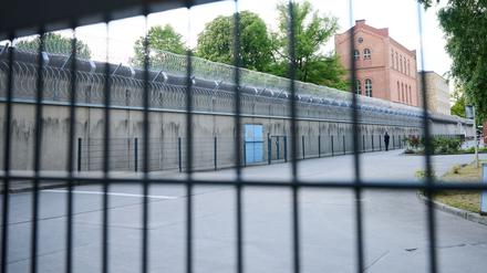 Staatsanwaltschaft ermittelt wegen Korruption, nachdem ein Häftling und eine Vollzugsbeamtin eine Beziehung gehabt haben sollen. (Archivbild) 
