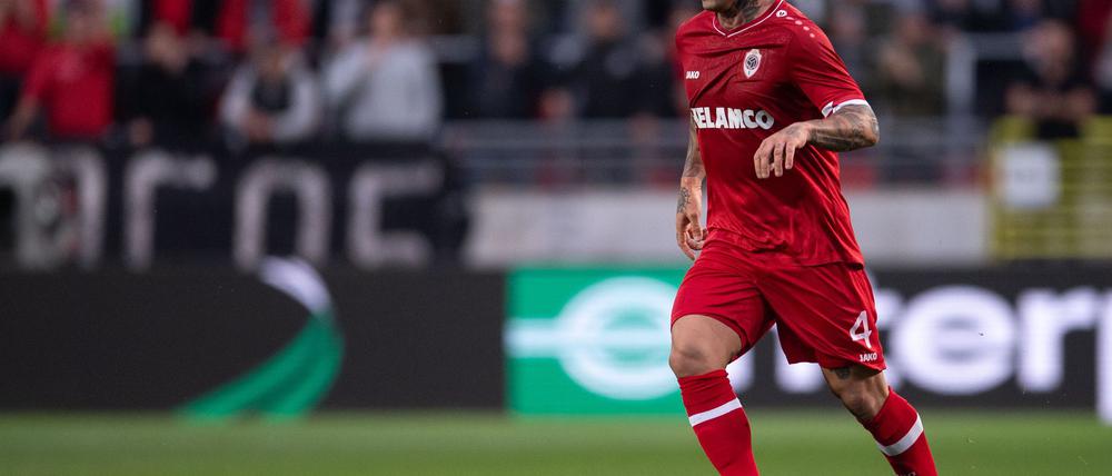 Radja Nainggolan ist derzeit bei dem belgischen Zweitligisten KSC Lokeren-Temse unter Vertrag.